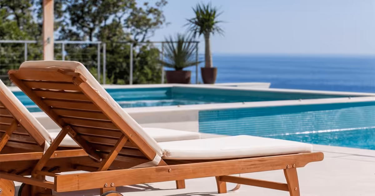 Guide d’Achat : Chaises longues pour Piscine